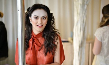 camila-mendes