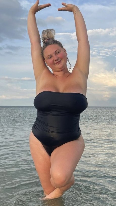 emma-burzynski-thicc-huge-tits-young-blonde